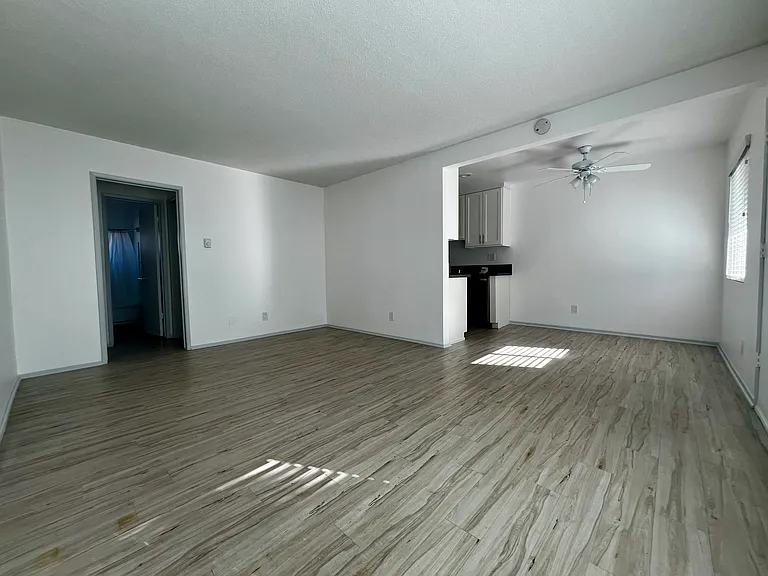 00-360 Lime Ave #303 — Photo 3