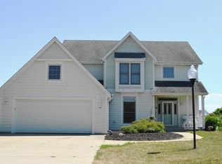 1203 Williams Dr, Mukwonago, WI 53149