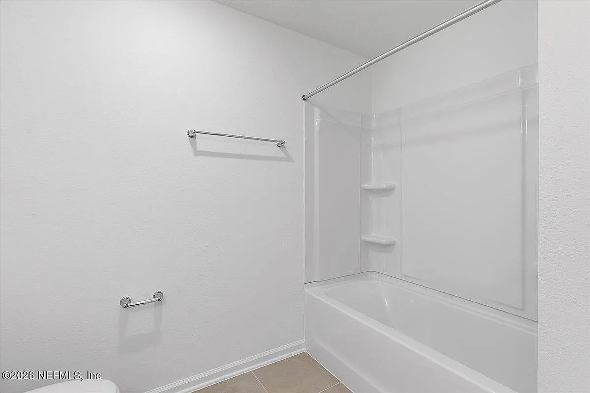 3 bed, 2.5 bath, 2022 sqft, $2,300 — Photo 4