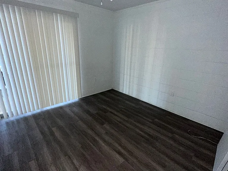 615 E. Park Avenue — Photo 6