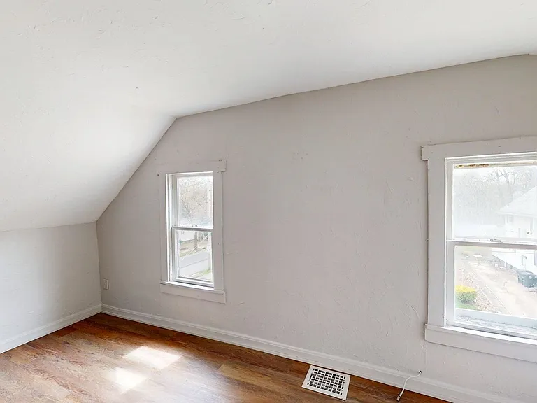 1141 McKinley Ave — Photo 7