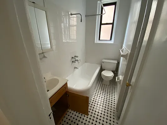 Rented by Contact Realty | media 10