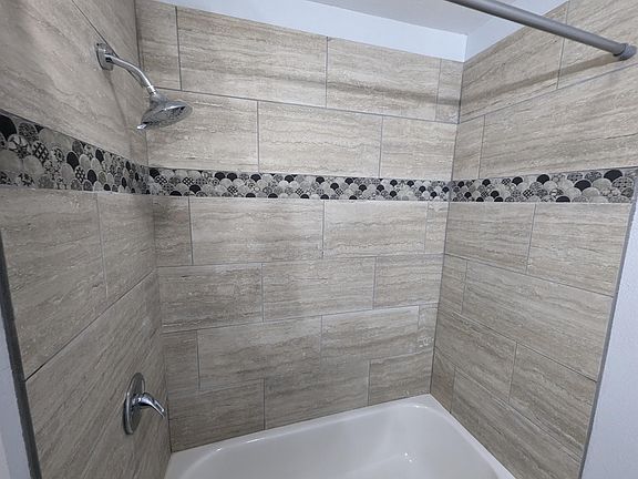 4th image of 205 Oskaloosa St #105