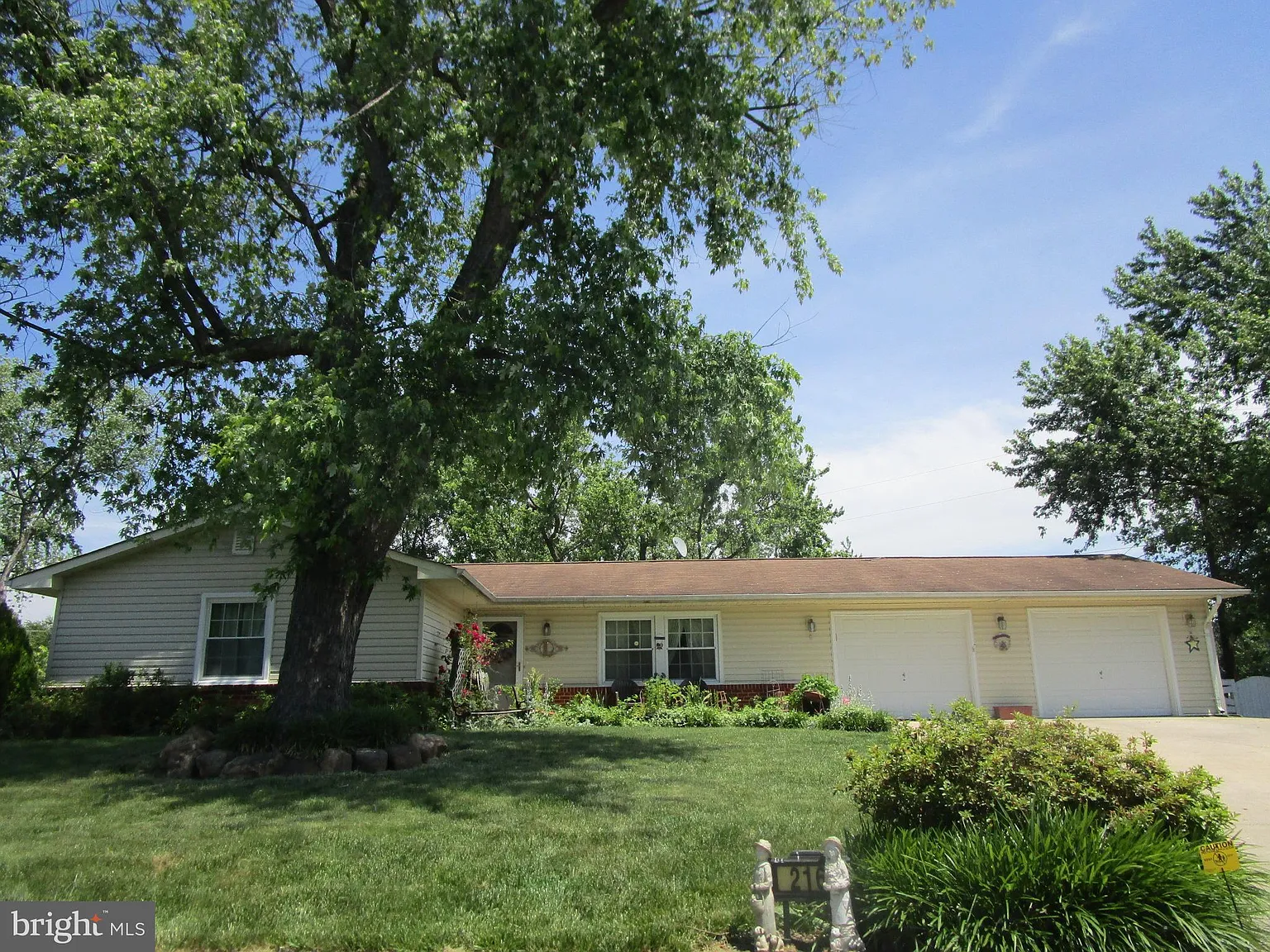 216 Wells Ct photo 1