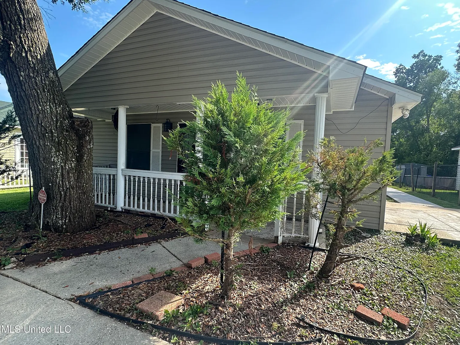 4 bed, 3.0 bath, 1579 sqft, $1,650 — Photo 1