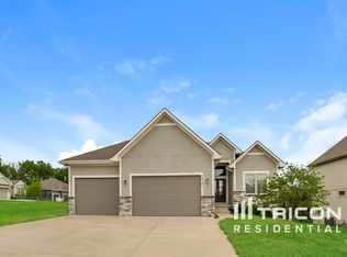 19301 W 201st St, Spring Hill, KS 66083