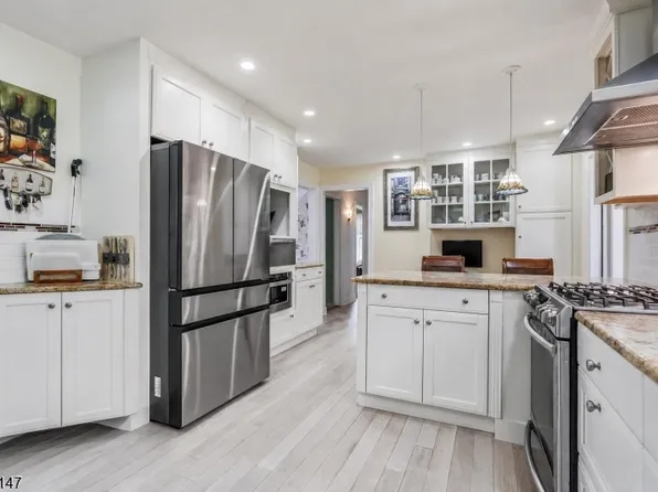 33 Brooksyde Ave, Ringwood Boro, NJ 07456