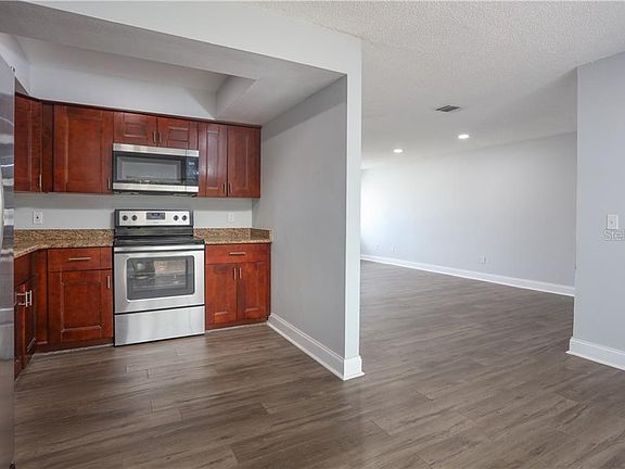 4th image of 11145 Heathcliff St