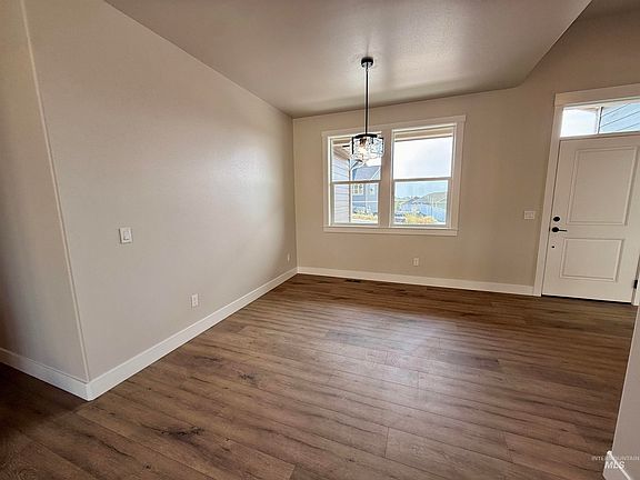 5th image of 400 Ryan Ln