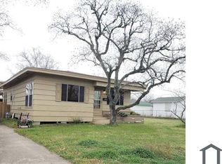 918 W 5th St, Freeport, TX 77541