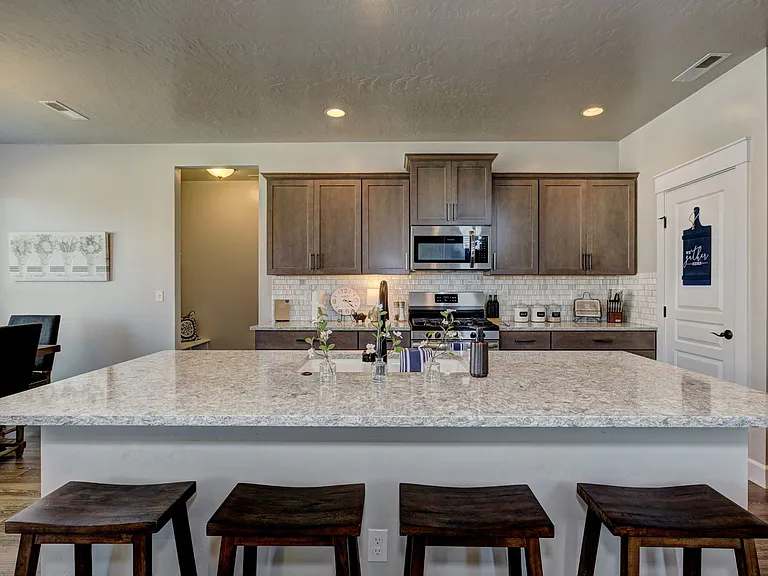 2580 E Blackstone Dr — Photo 11