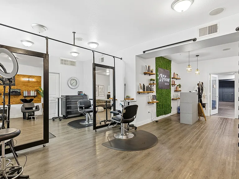 LUXE AT 1300 — Photo 31