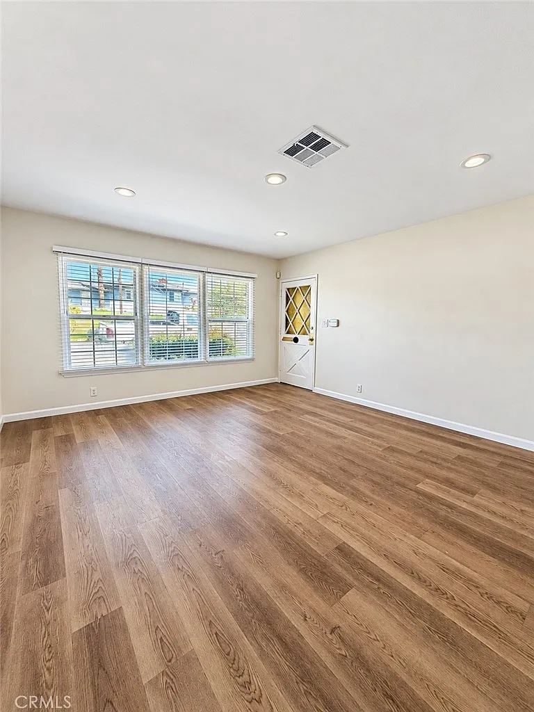 2 bed, 1250 sqft, $3,300 — Photo 4