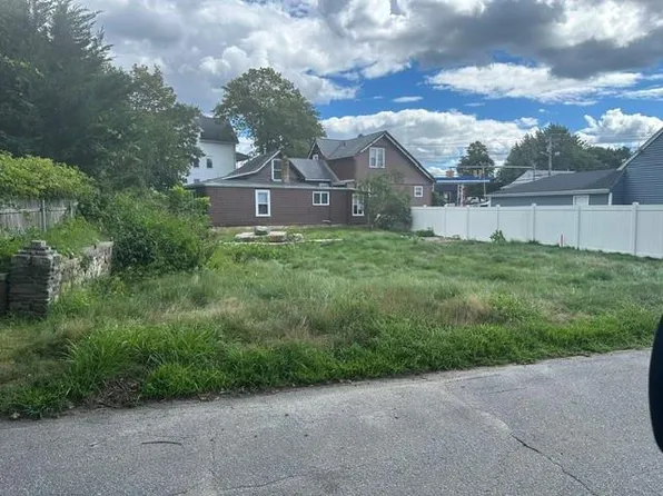 11 Houtmann St, Cumberland, RI 02864
