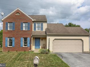 305 Oak Leaf Ln, Lancaster, PA 17602