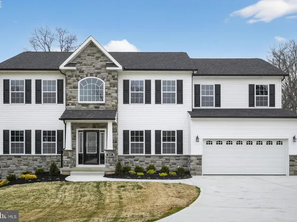 1021 W Maple Ave, Langhorne, PA 19047