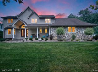 3556 Shady Beach Blvd, Orchard Lake, MI 48324