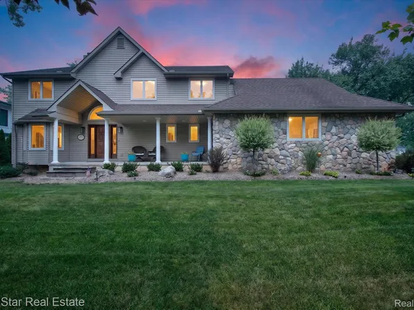 3556 Shady Beach Blvd, Orchard Lake, MI 48324