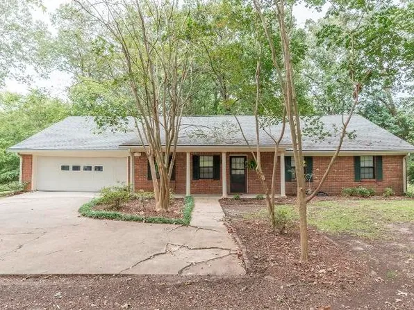 1178 Goldfinch Ln, Starkville, MS 39759