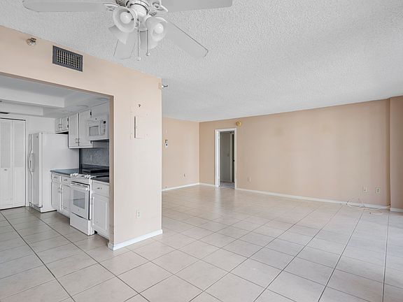4th image of 859 Jeffery Street #312