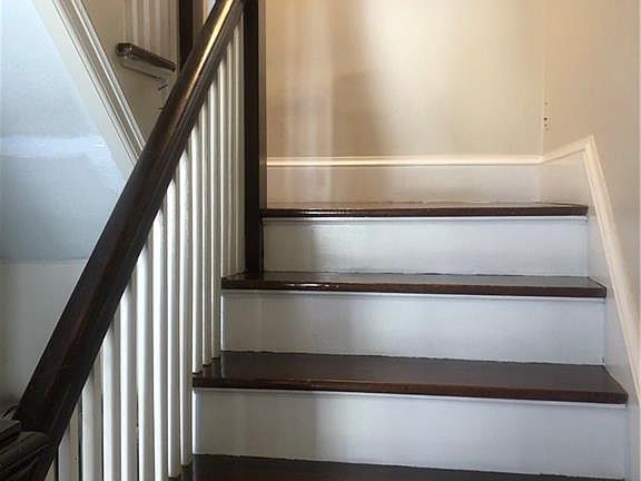 4th image of 37 Linnmoore St