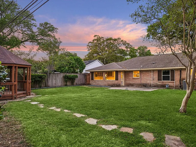 9813 Pine Lake Dr — Photo 21