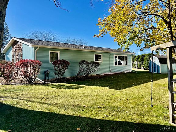 2nd image of 5690 Tamarix Ln