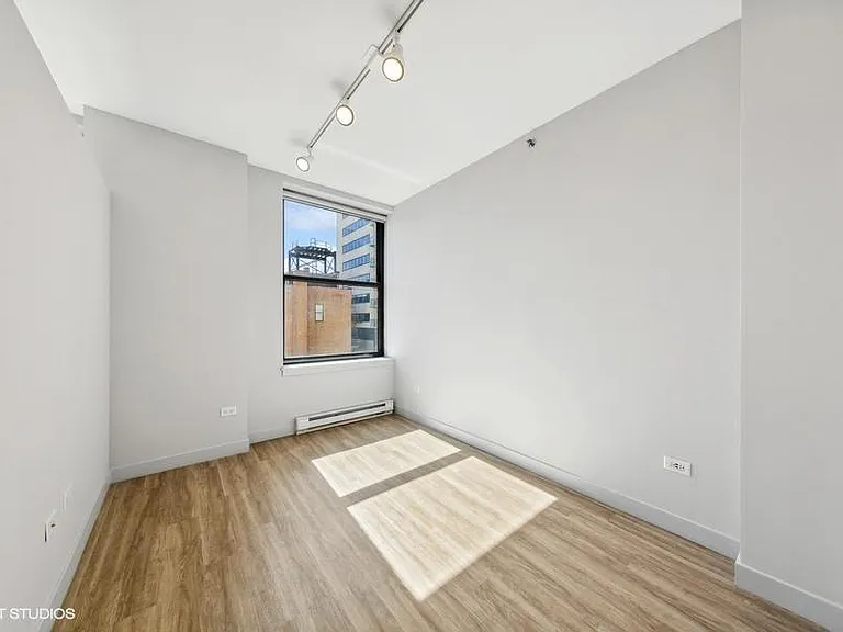 330 S. Wells St — Photo 49