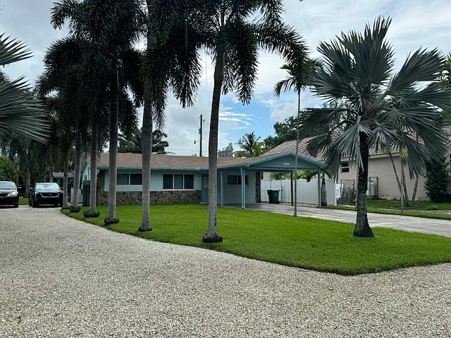 4340 SW 53rd Ave — Photo 3