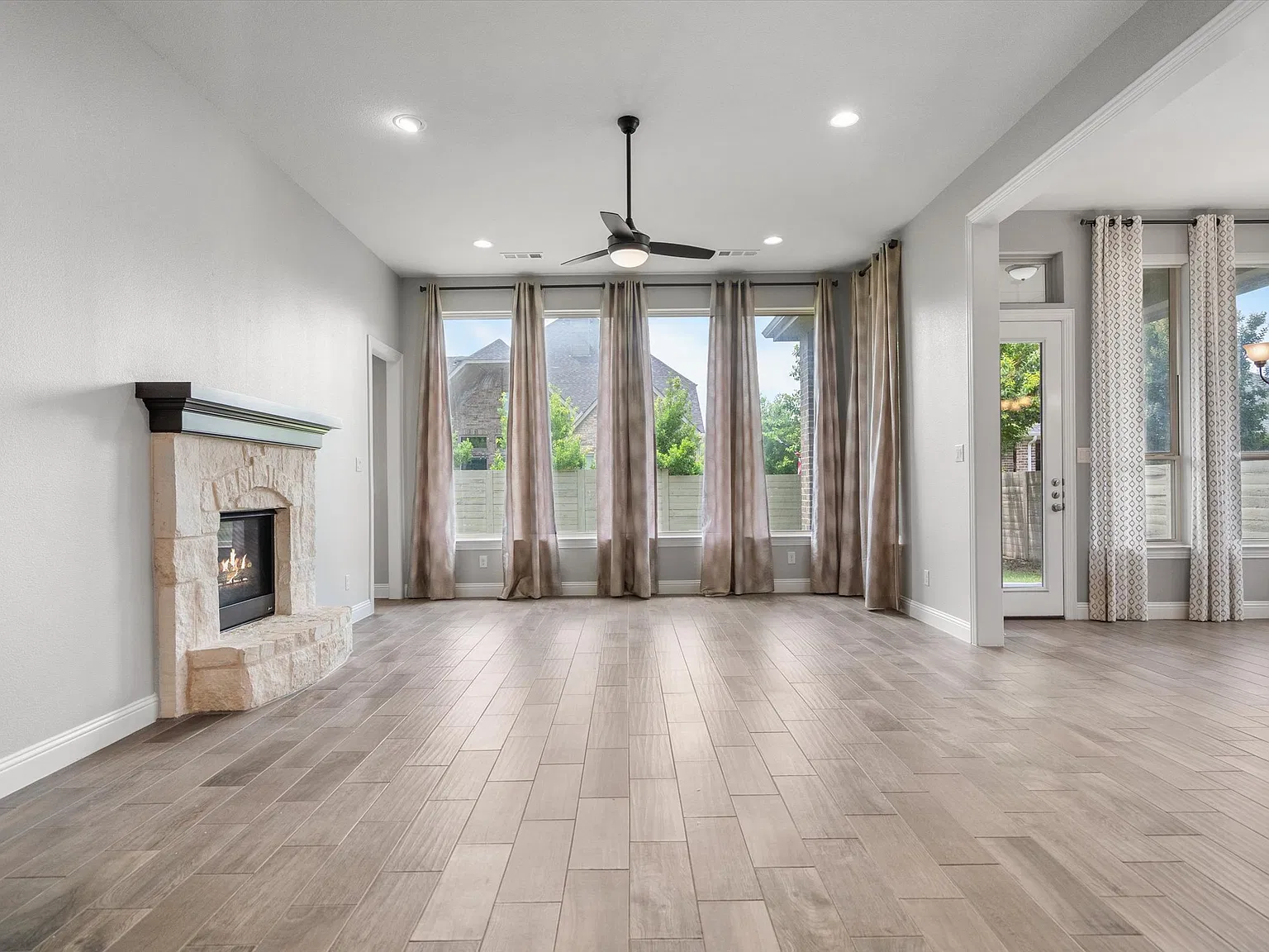 4 bed, 3049 sqft, $3,950 — Photo 3