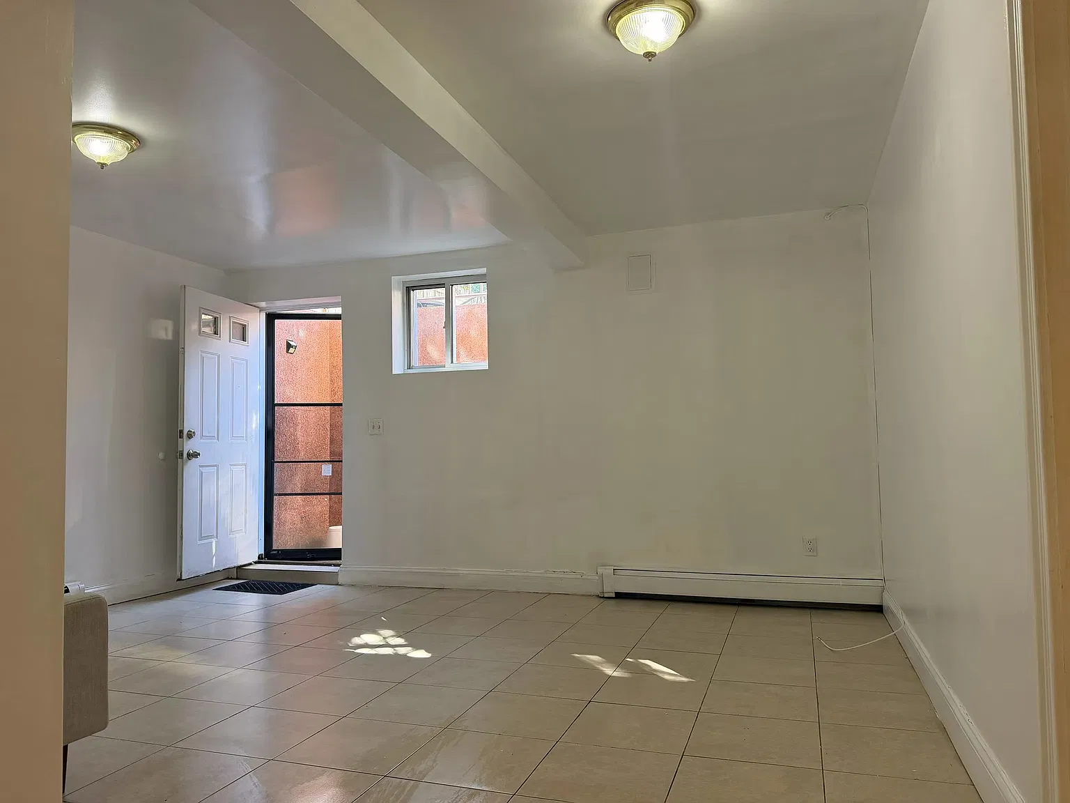 2 bed, 1200 sqft, $1,900 — Photo 1