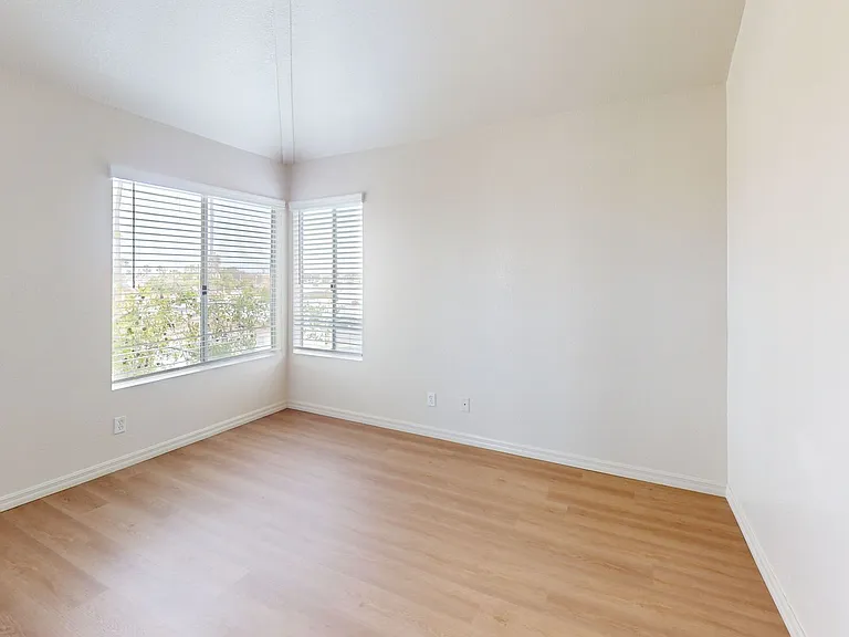 1202 Donax Ave #12 — Photo 9