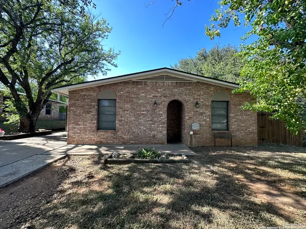 412 W Hunt St, Pleasanton, TX 78064