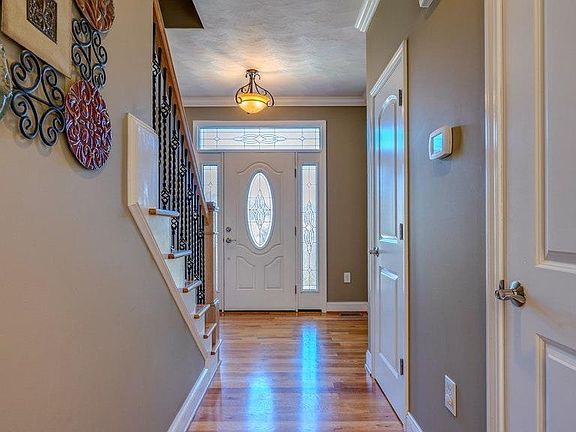 3rd image of 200 Bentwood Ct