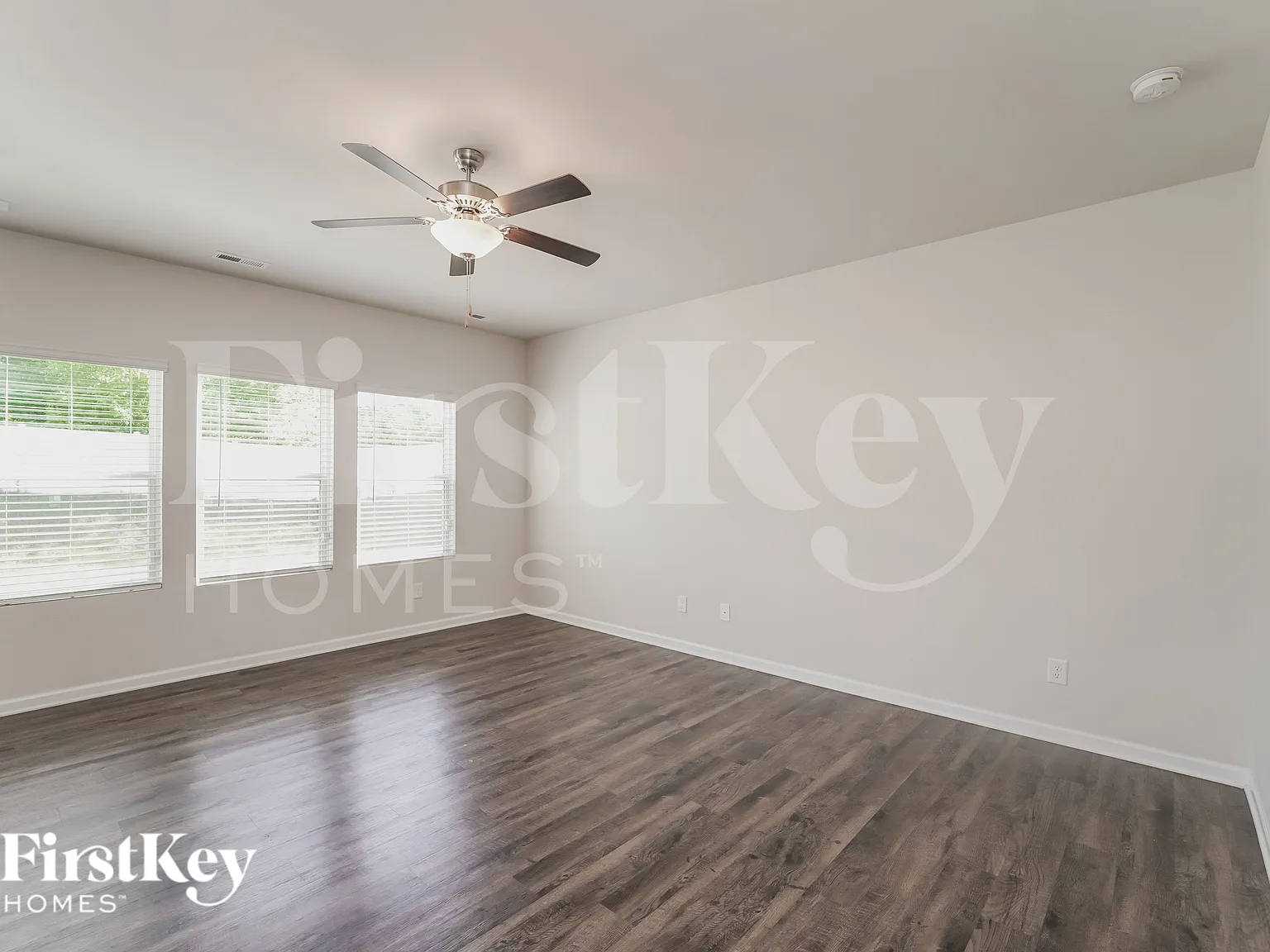 4 bed, 2.5 bath, 2106 sqft, $2,275 — Photo 3