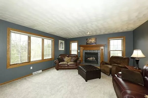 N48W16103 Lone Oak Ln
