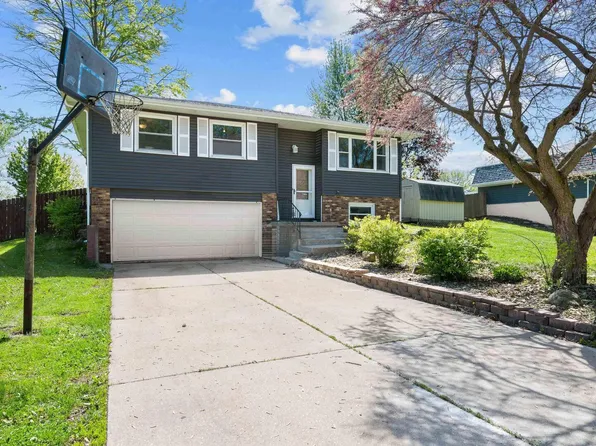 312 S Park View Dr, Park View, IA 52748