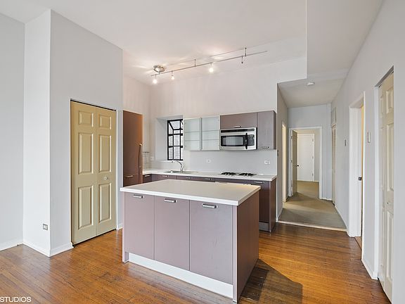 4th image of 506 W Armitage Ave APT 3