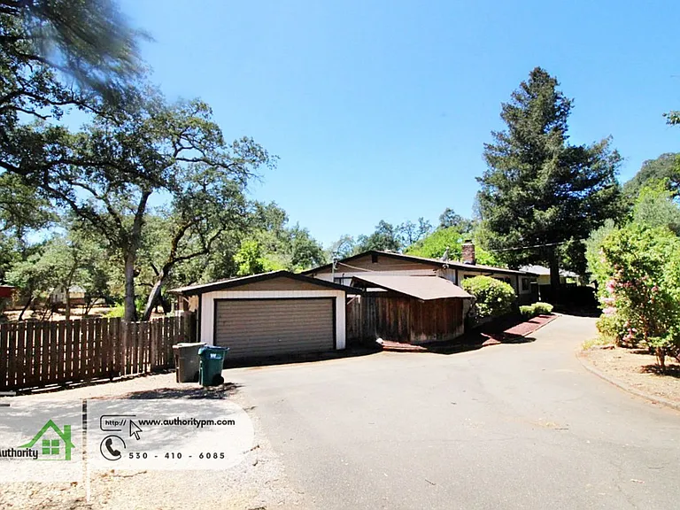 4548 Pensacola St — Photo 3