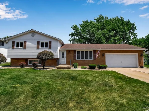 6917 Colonial Dr, Niagara Falls, NY 14305