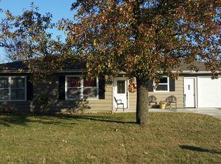 1221 S Delaware Dr, Tonganoxie, KS 66086