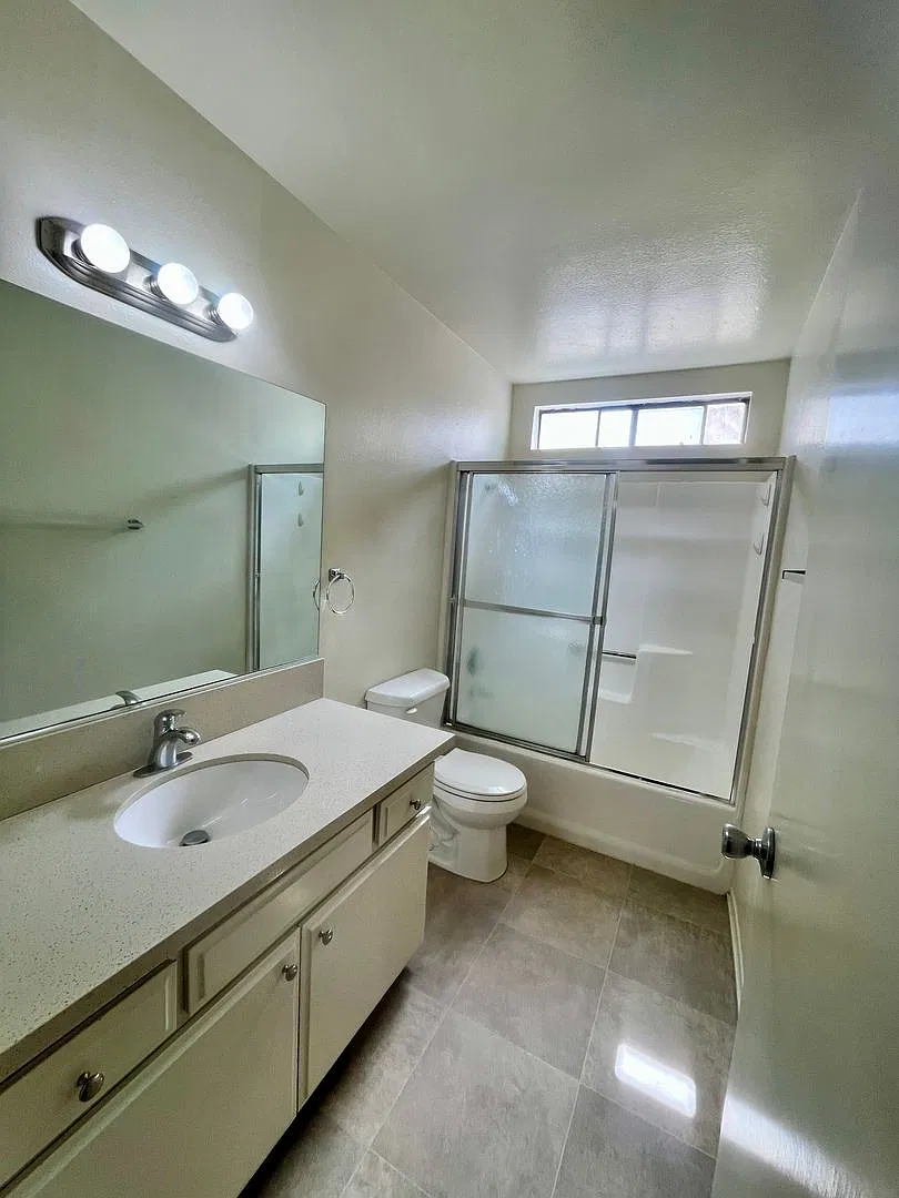 622 E. Holly Avenue Apartments — Photo 4