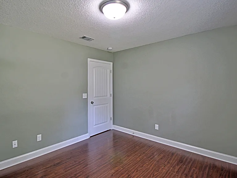 720 Highgrove Ct — Photo 23
