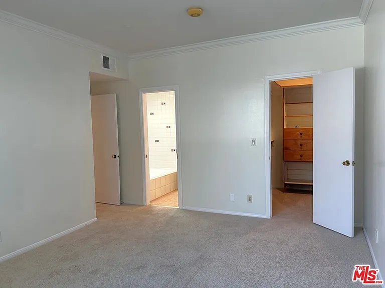 1375 Kelton Ave #404 — Photo 16