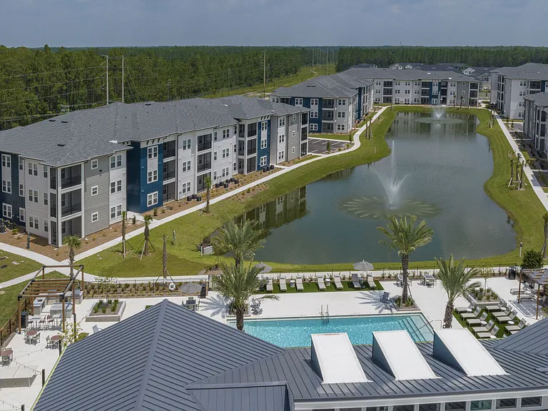 THE VANTAGE APARTMENTS — Photo 5