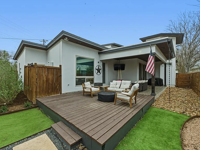 1405 Camelot Cir #A — Photo 35