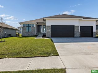 12375 Lake Vista Dr, Papillion, NE 68046