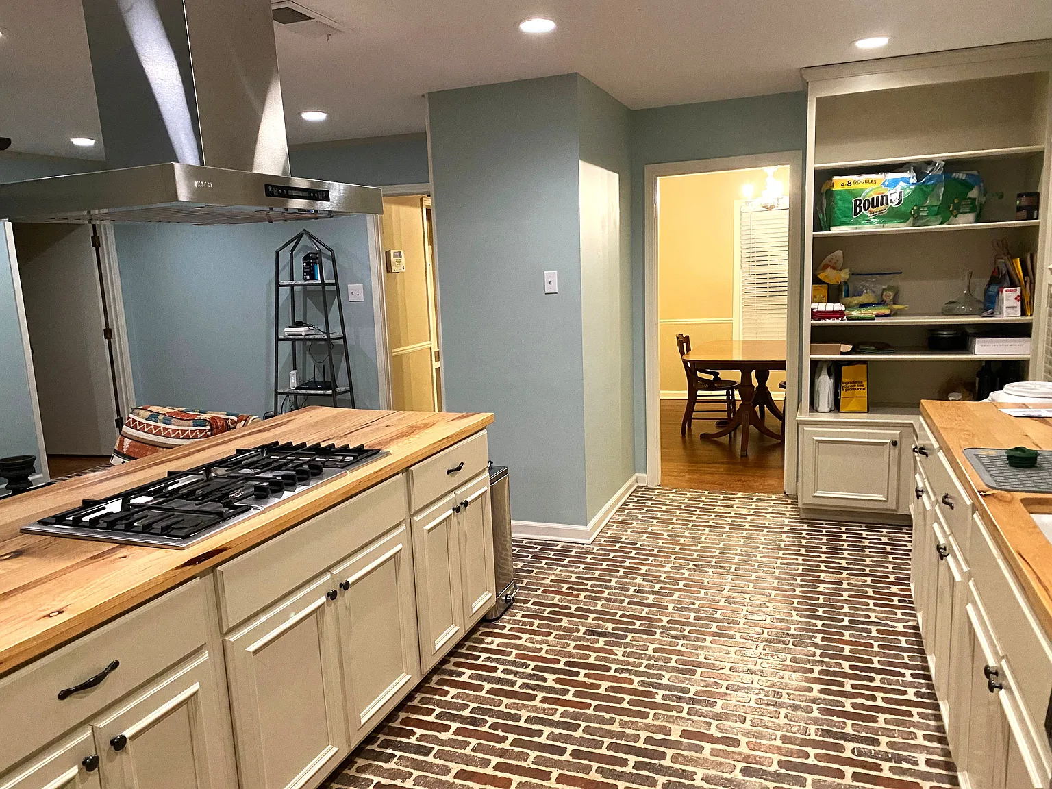 4 bed, 2100 sqft, $2,000 — Photo 4
