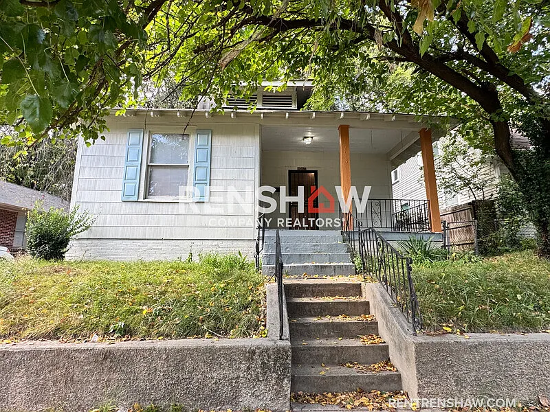 3 bed, 1.0 bath, 1204 sqft, $1,195 — Photo 1