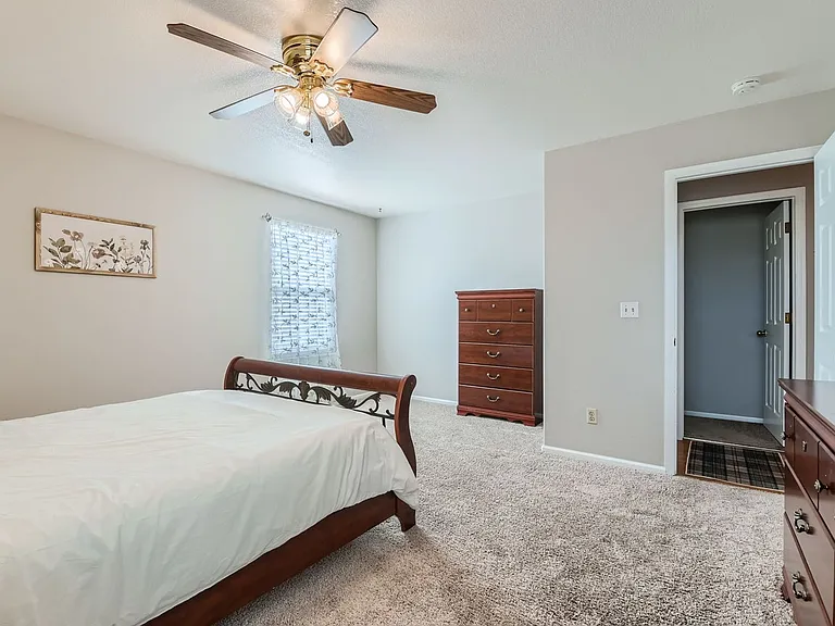 284 Dover Ct — Photo 13